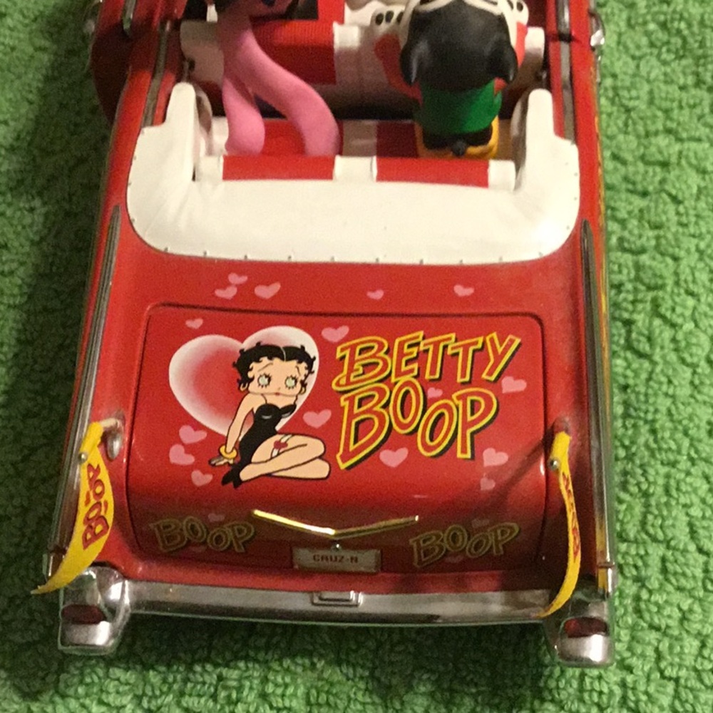 Vintage Betty Boop Red and White Convertible Toy Car - Picture 8 of 14